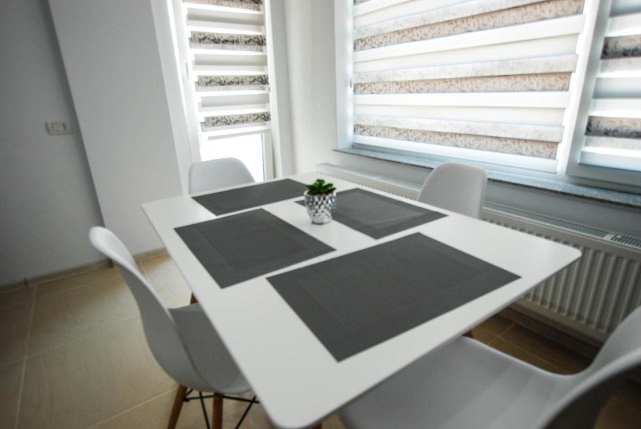 Ambra Apartment Mamaia-Nord นาโวดาริ ภายนอก รูปภาพ